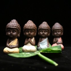 Pieni buddha - keraaminen patsas - munkki figuriini