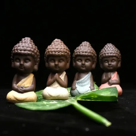 Små Buddha - keramisk staty - munkfigurin