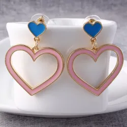 AretesPendientes largos con forma de corazón
