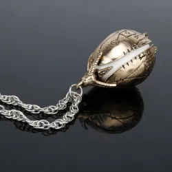 Halsband med drake ägg hängande