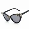 Lunettes de soleil rétro avec des crânes