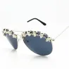 Gafas de solGafas de sol con cráneos de metal decorativo