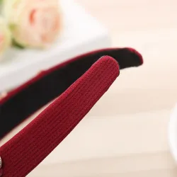 Elegancka opaska z kryształkami i perłamiWłosy