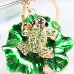 Frog & grönt lotusblad - crystal keychain