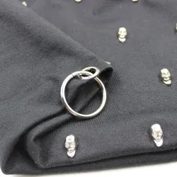 Cappello in cotone casual con teschio e anello in argento