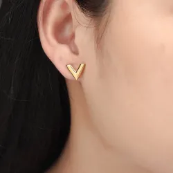 V pattern stud earrings - titanium steelOorbellen