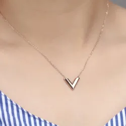 CollarV Colgante de letras con collar - acero inoxidable