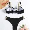 Baño y ropaElegante bikini con empuje