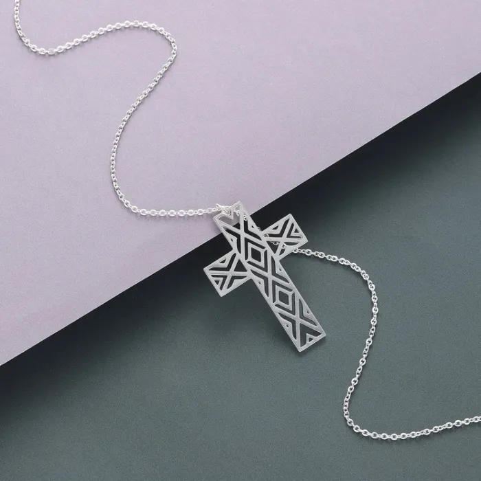 Hollow-out cross with nicklace – ruostumaton teräs