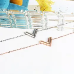 PulseraV letra - brazalete de acero inoxidable