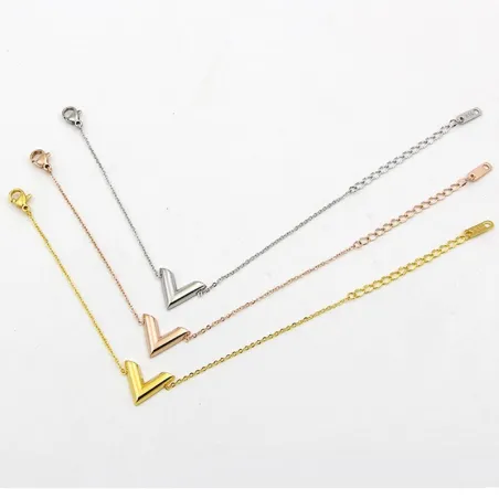 PulseraV letra - brazalete de acero inoxidable