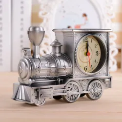 Trem vintage com relógio
