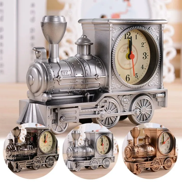 Trem vintage com relógio