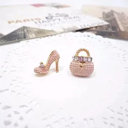 Saco de cristal e sapato - brincos de prego assimétricos