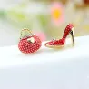 Sac en cristal & chaussure - boucles d'oreilles asymétriques