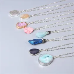 Pendentif en pierre - chaîne métallique - unisexe