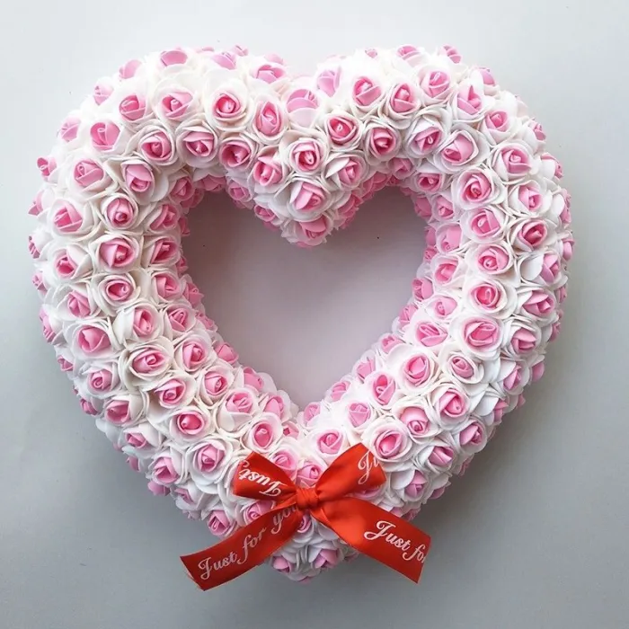Día de San ValentínDecoración en forma de corazón - hecha de rosas de infinito