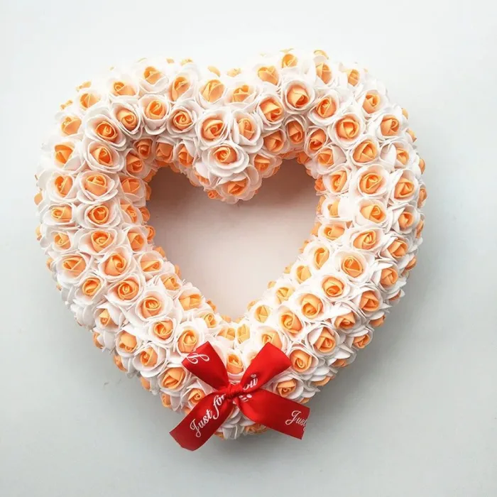 Día de San ValentínDecoración en forma de corazón - hecha de rosas de infinito