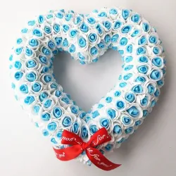 Día de San ValentínDecoración en forma de corazón - hecha de rosas de infinito