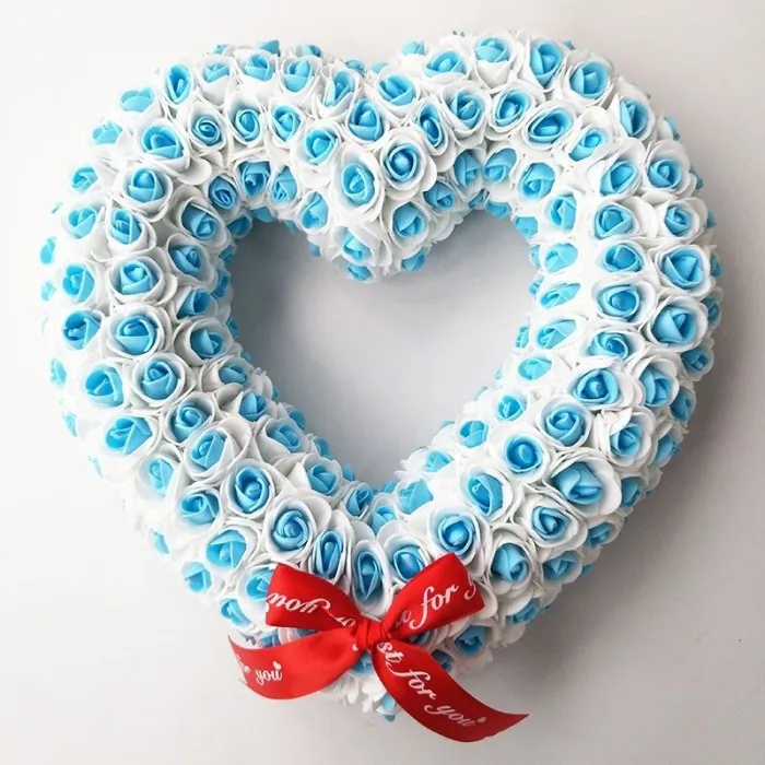 Día de San ValentínDecoración en forma de corazón - hecha de rosas de infinito