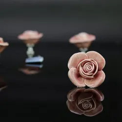 Rose shaped furniture handles - ceramic - 5 pieces