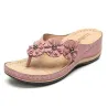 Sandales d'été avec des fleurs décoratives - style ethnique flip flops