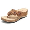 Sandales d'été avec des fleurs décoratives - style ethnique flip flops
