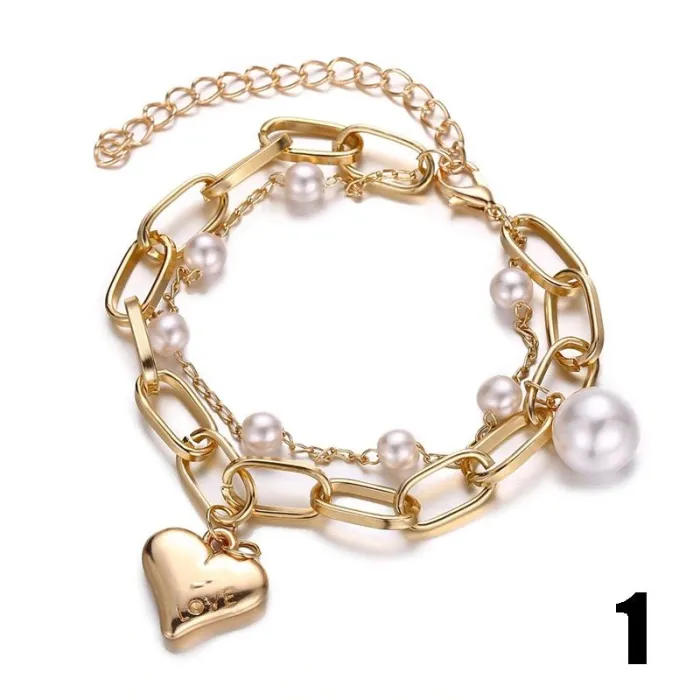 PulseraPulsera elegante con encantos & perlas