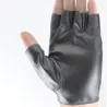 Luvas de couro - meio dedo design - com rebites - unisex