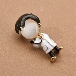 Docteur Brooches