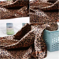 Elegantti neliö huivi leopardilla painettu silkki