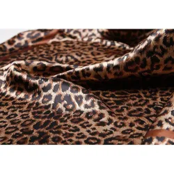 Elegantti neliö huivi leopardilla painettu silkki
