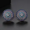 Boucles d'oreilles rondes élégantes avec des cristaux