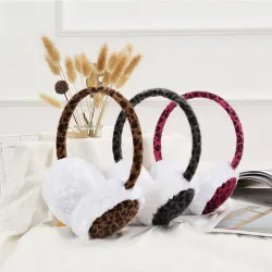 Leopard print plush öronmuffar