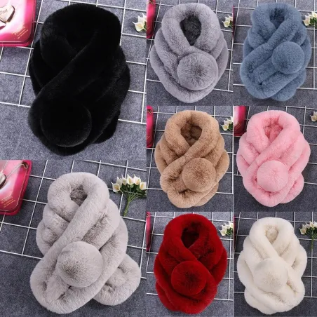Sciarpa calda fluffy di lusso con pom pom