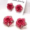 Cristaux & rose rouge - petites boucles d'oreilles