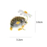 Kleine egel met een bloem - brocheBroches