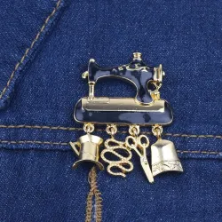 Svart symaskin - pin - brosch