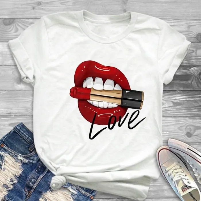 Rote Lippen - Kugel - Liebe - bedrucktes T-Shirt
