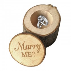 Forlovelsesring æske - rustik trækasse - Marry Me logo