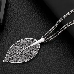 CollarShiny leave pendant necklace for women