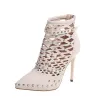 Wildleder-Pumps mit Nieten - High Heels mit einem hinteren Reißverschluss