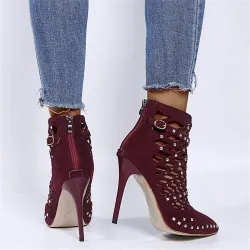 Wildleder-Pumps mit Nieten - High Heels mit einem hinteren Reißverschluss