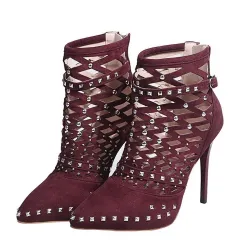 Wildleder-Pumps mit Nieten - High Heels mit einem hinteren Reißverschluss