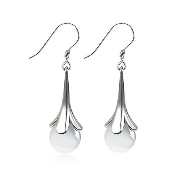 AretesGlamourous earrings for women - with bead decoration