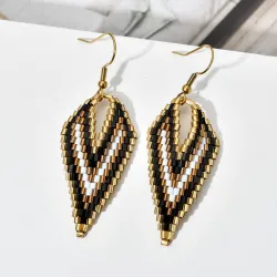 AretesBohemian style - V-shaped - drop earrings - with bead decoration