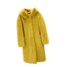 Modischer Pelzmantel mit Hoodie