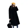 Modischer Pelzmantel mit Hoodie