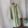 Modischer Pelzmantel mit Hoodie