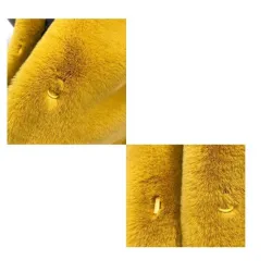 Modischer Pelzmantel mit Hoodie